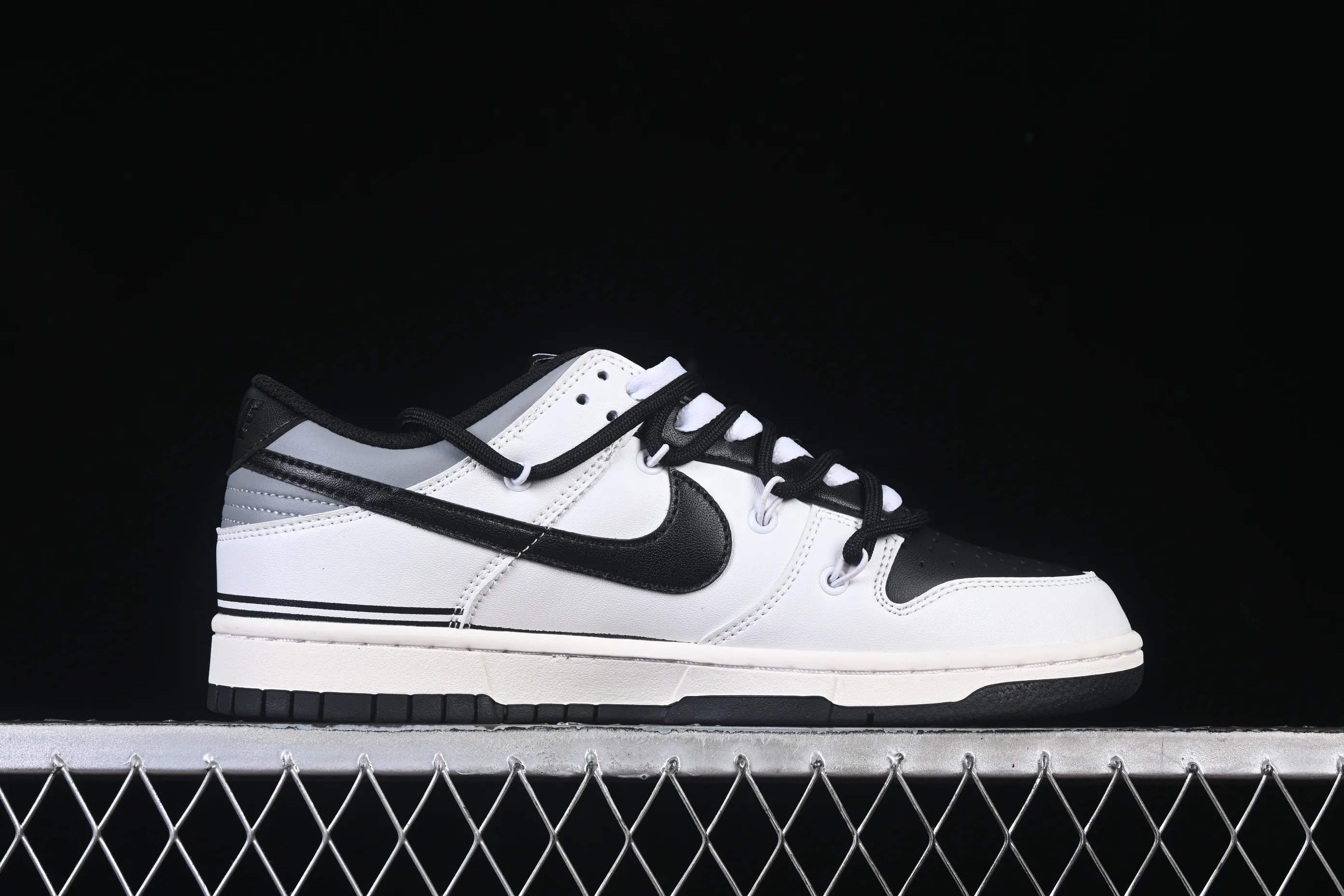 All Categories Nk SB Dunk Series Nk SB Dunk Low High-end Customized Low-top Shoes Nike SB Dunk Low Hiroshi Fujiwara Straps Low-top Casual Shoes DD1391-100